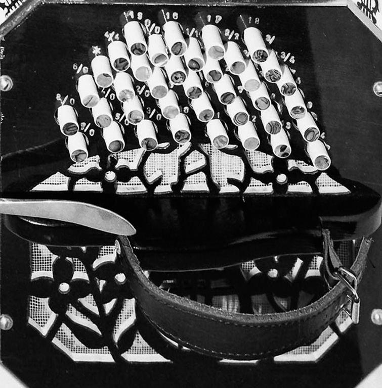 treble keyboard with (A)nja Rockstroh fretwork