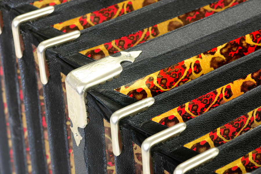 bellow detail